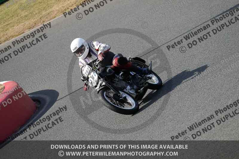 Vintage motorcycle club;eventdigitalimages;mallory park;mallory park trackday photographs;no limits trackdays;peter wileman photography;trackday digital images;trackday photos;vmcc festival 1000 bikes photographs